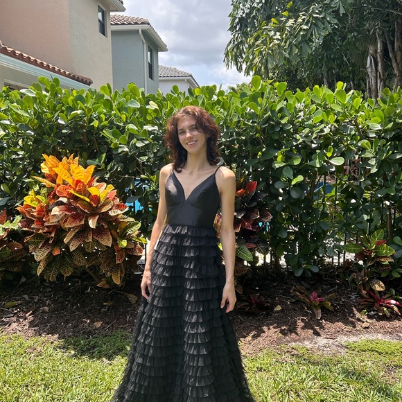 Elegant Black Evening Gown, Size 3-4 - Picture 2 of 7